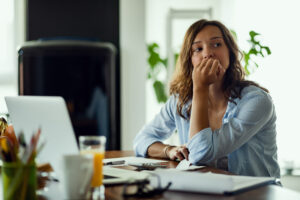 Demissões no Itaú por baixa produtividade no home office levantam debate em 2025