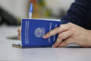 Desemprego atinge 5,6% em agosto e mantém recorde histórico no Brasil, aponta IBGE
