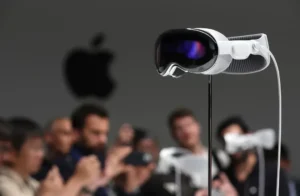 Apple antecipa desenvolvimento de óculos com IA e adia atualização do Vision Pro