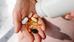 Anvisa restringe venda de suplementos com ora-pro-nóbis, vinagre de maçã e creatina