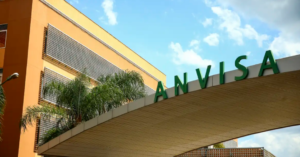 Anvisa proíbe glitter culinário e folhas de ouro da Morello após detectar plástico nos produtos